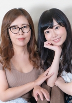 まだ性欲の納まりきらない現役母と自称処女の美少女！ユー○ューバーに扮したディレクタは親子丼に持ち込めるか！？ - おしゃぶりクッキング - 404OSBR-064