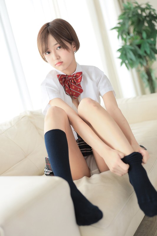 ショートカットの女の子は制服がよく似合う まな - ディレクターズ - 1jkp00024 - 素人AV女優判定AI