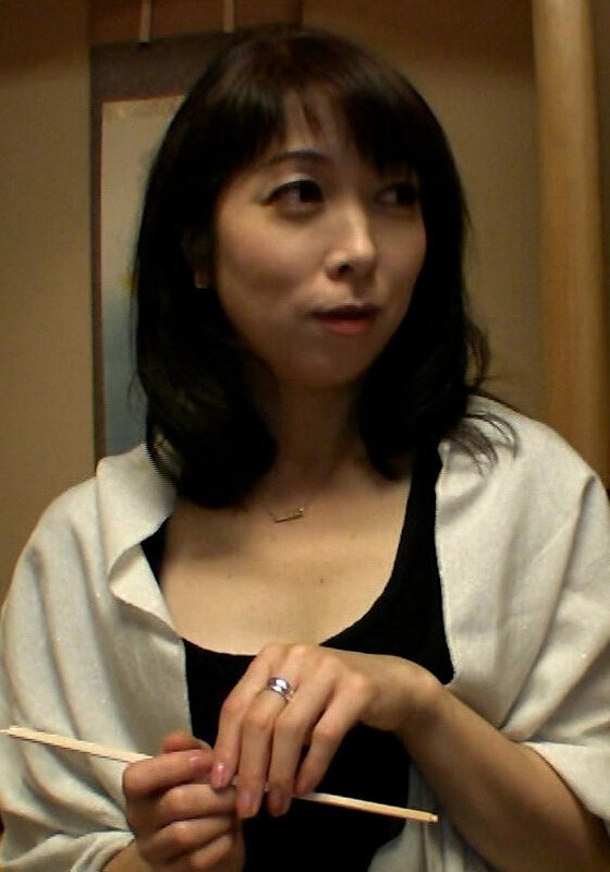 10年以上セックスレスの品の良い奥様、エッチを求められない自分にさよならする為AVデビュー！？自分の息子くらいのAV男優のカチコチチ○ポに壊れて行く六十路奥様 - 即ヌキ - h_1724h053g00001