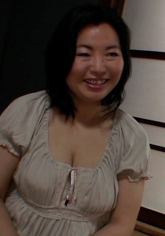 Gカップ爆乳を持て余す黒髪童顔五十路熟女！乱暴にカラダを弄られ強烈な快感に酔いしれるドM熟女の息も絶え絶えな絶頂イキSEX！ - 即ヌキ - h_1724h065g00002