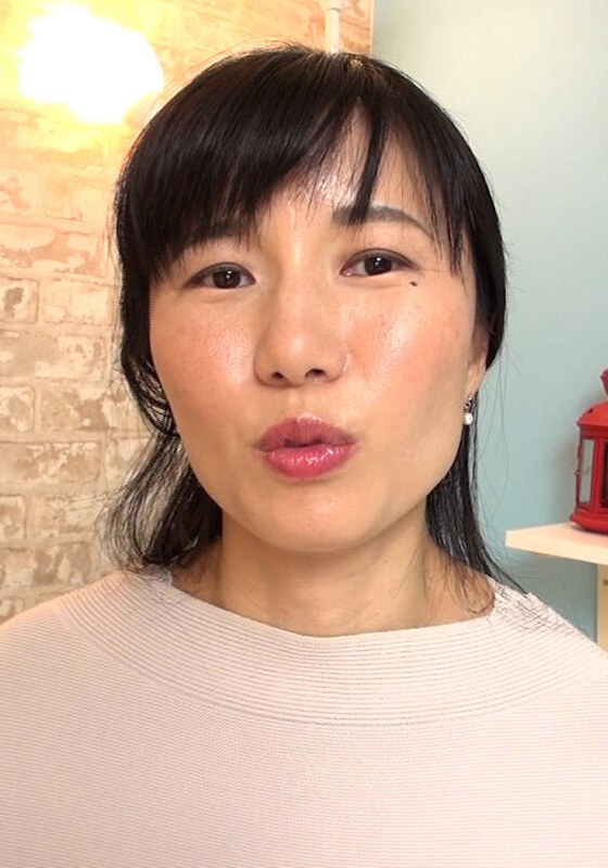 地味で真面目そうな天然系五十路熟女のAV初撮り映像！旦那の他に彼氏がふたりいる淫乱熟女が激しいSEXを求めて本能丸出しSEX！ - 即ヌキ - h_1724h071g00001