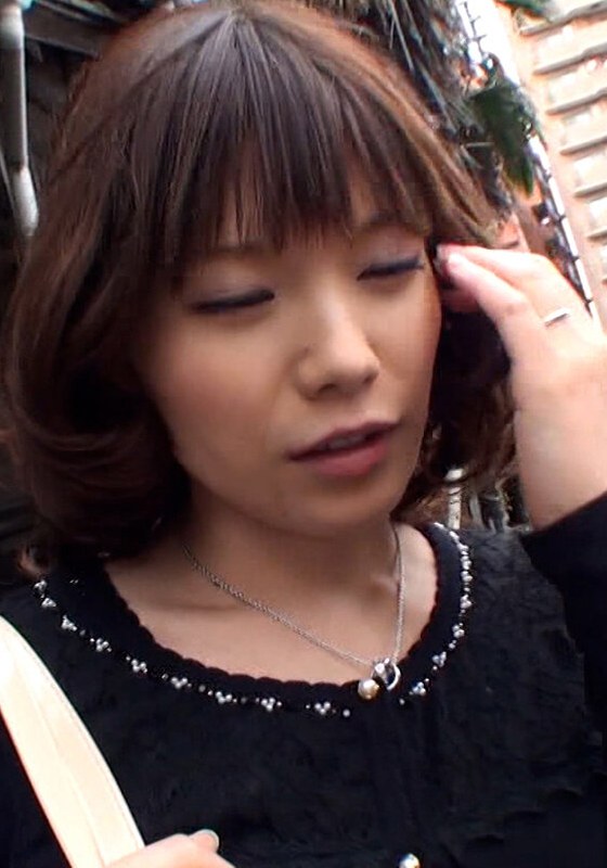 街ゆく奥様に高額謝礼を餌に声を掛け若いフル勃起チ○ポを見せつける、エッチが久々の奥様は我慢の限界を突破！？ちょっと強引な生挿入にも喘ぎ声が止まらない！！ （M560G-05） - 即ヌキ - h_1724m560g00005