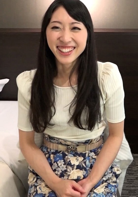 脚の綺麗な若奥様、謝礼と電マで大開脚の大噴射！？喘ぎ声が止まらない！！ - 即ヌキ - h_1724m561g00004