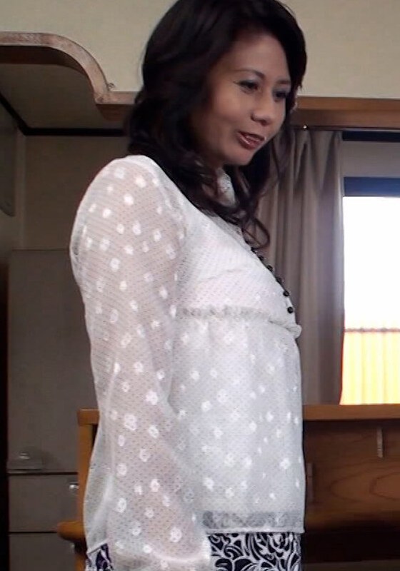 母親もオンナ！一つ屋根の下、男（息子）と二人性欲に火が付いたら…昂る性欲が母をオンナに変える！？ - 即ヌキ - h_1724m564g00003