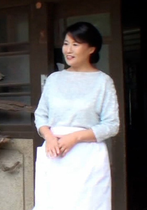 群馬の山奥に暮らす熟女さんが雑誌に応募した事とは…AV出演の依頼を受けて向かった先で待っていたのは昔ながらの大きなお家に暮らす五十路熟女！ - 即ヌキ - h_1724m607g00003