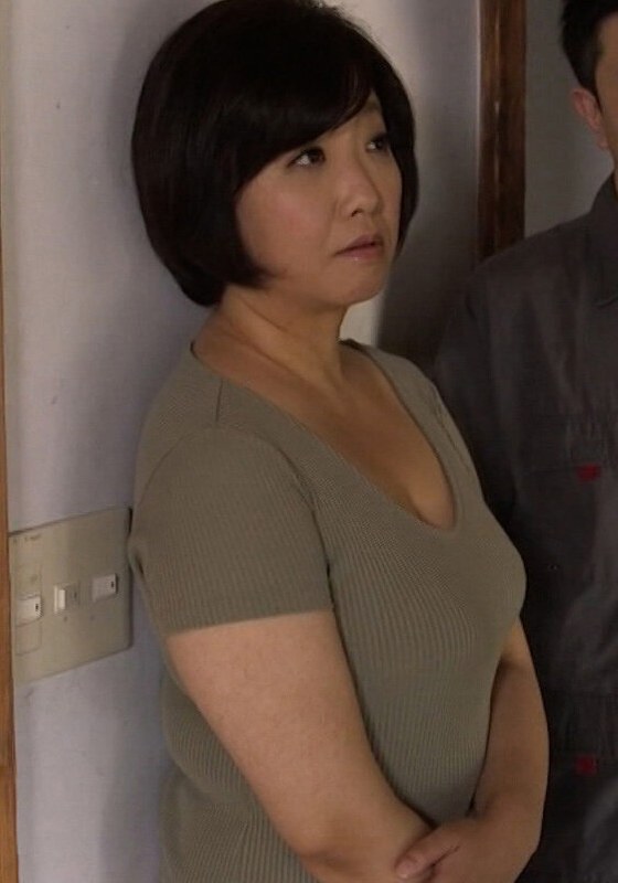 性欲を持て余す母は夫とのSEXに満足出来ていなかった…夫が出掛けた隙に息子に満たしてもらう変態淫乱母！ - 即ヌキ - h_1724m625g00011