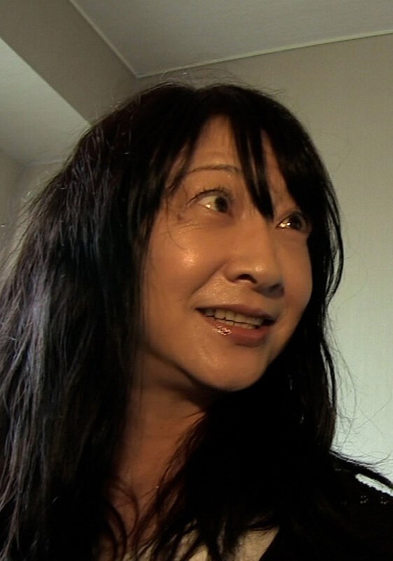 遅咲き熟女の初AV撮影！子供も手が離れ、旦那といまさらSEXは愉しめない！？若い男優にカラダを捧げる熟女デビュー！ - 即ヌキ - h_1724m626g00016