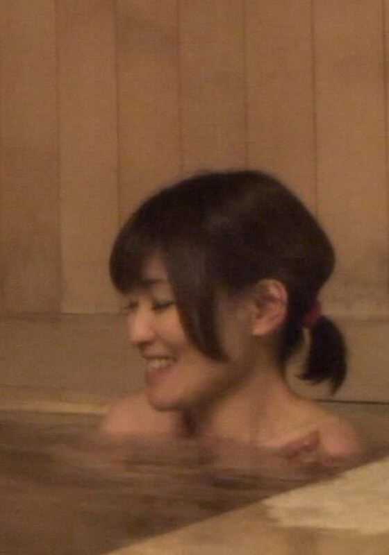 旅先で出会った男女、露天風呂で絡み合うカラダとカラダ！恥ずかしいと言いながらあそこは興奮を隠せずトロトロに愛液を滴らせ他人棒の中出し本気SEX - 即ヌキ - h_1724m630g00020