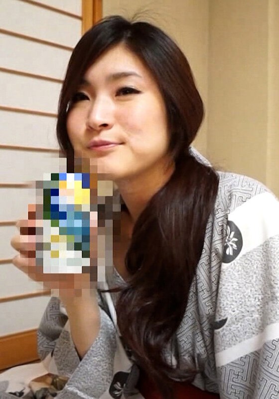 東京でイベントコンパニオンをしていた香奈さん、結婚して地元に戻り落ち着いた生活に物足りなさを感じていたところに温泉撮影旅行のお誘いが…期待でパンティを濡らして快楽に堕ちていく。 - 即ヌキ - h_1724m651g00009