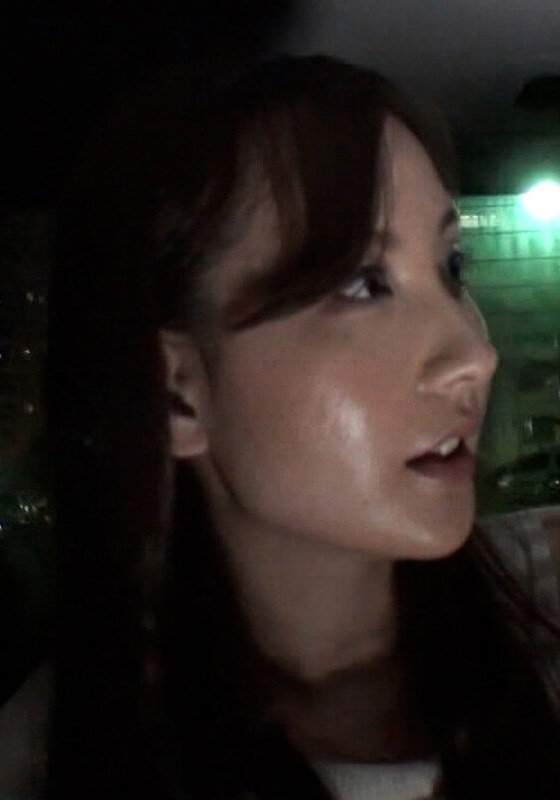 おっとり清楚な雰囲気の奥様に夫婦生活のインタビューに答えて欲しいと車に連れ込み…謝礼も出ると言ったらサービス満点、着痩せする巨乳奥さんはド淫乱！ - 即ヌキ - h_1724m658g00005