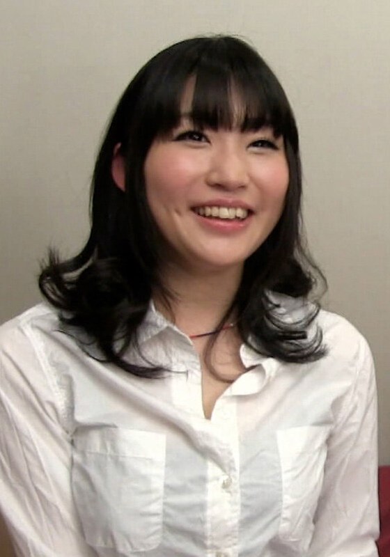 居酒屋でナンパした美少女店員をサークルに参加したら謝礼金もあるよ！と誘い込む。女性もいたので安心して参加すると…男性と二人きりでなんだかんだとノリノリSEX！ - 即ヌキ - h_1724m661g00004