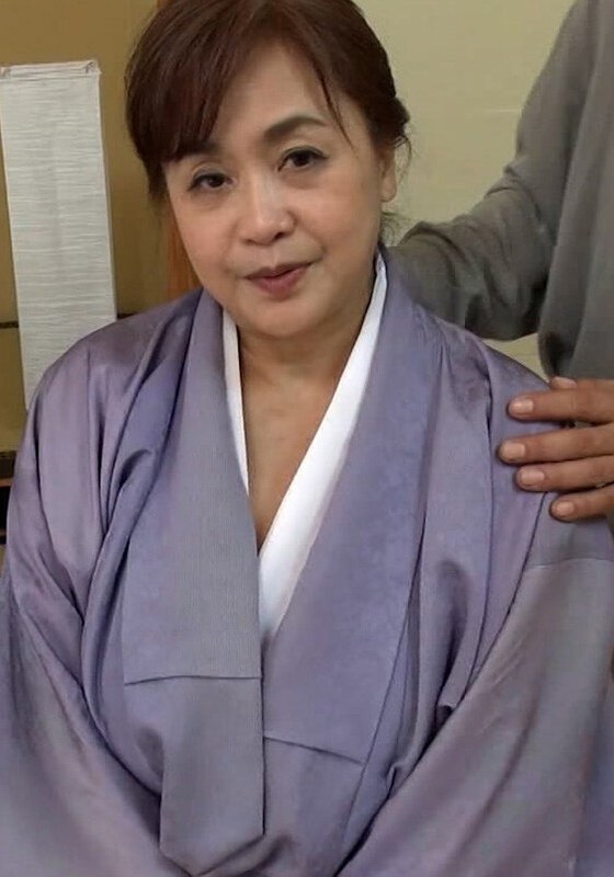 和服の似合うメガトン級爆乳熟女が初のAV出演！3Pで両方の乳首を舐められ感じたマ○コは大洪水！快感に溺れた変態淫乱熟女絶頂交尾！ - 即ヌキ - h_1724m662g00011