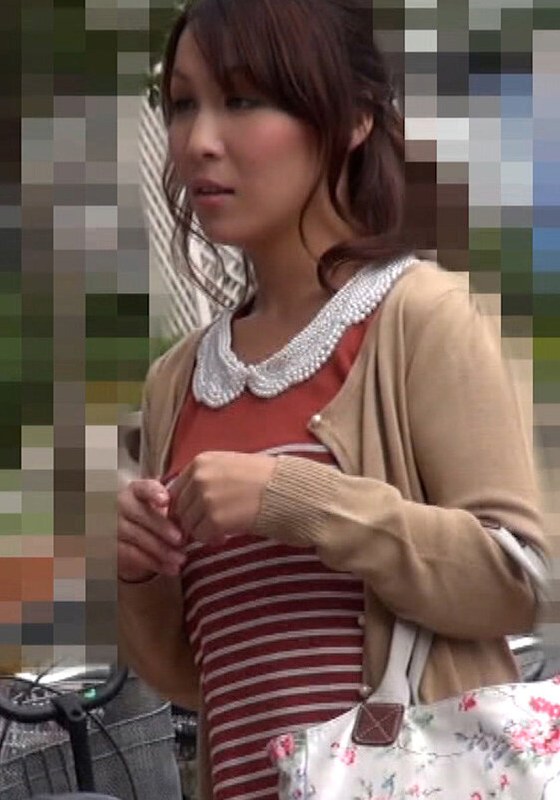 取材のインタビューに協力して欲しいとホテルに連れ込まれた美人熟女さん。結婚15年くらいで最近はセックスレスと…旦那以外の男性と不倫はどうですか！？ - 即ヌキ - h_1724m670g00004