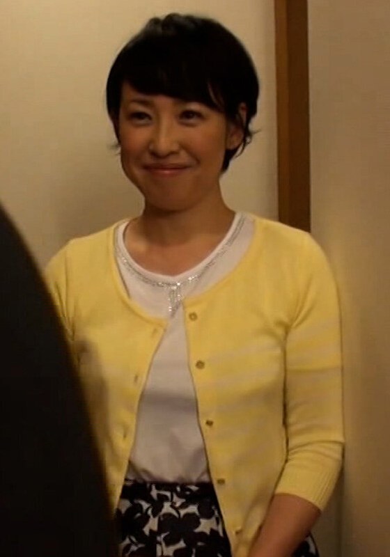 誘惑するショートヘアーの美熟女！子供を寝かしつけ朝までお楽しみ！？熟女のねっとりフェラに爆発寸前！ - 即ヌキ - h_1724m679g00008