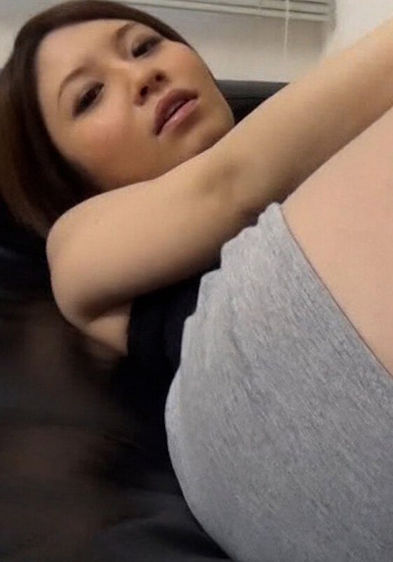 専業主婦をモデルのスカウトと偽って事務所に連れ込み次第にエロポーズ撮影！そのままなし崩し的に中出しSEX！？ - 即ヌキ - h_1724m691g00001