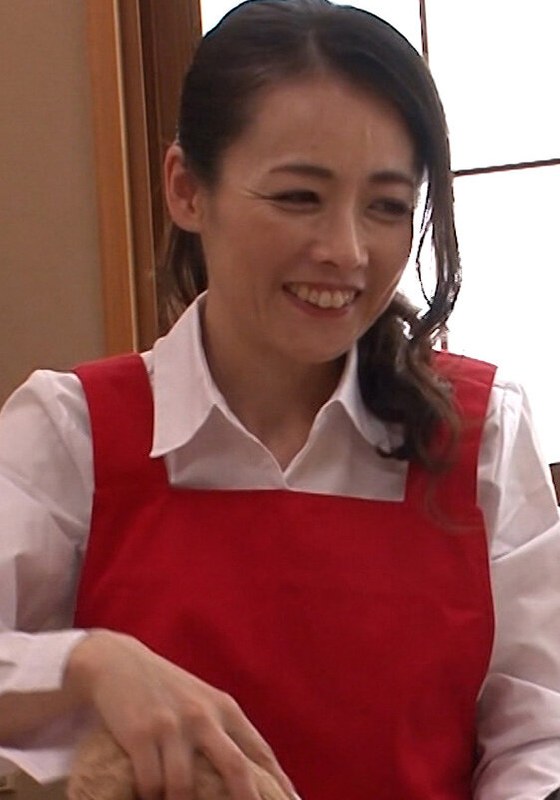 怪我の介護で自宅に来たのは美人熟女ヘルパーさん！勃起チ〇ポを見せて抜いて欲しいと懇願！なし崩し的に濃厚SEX！ - 即ヌキ - h_1724m696g00002