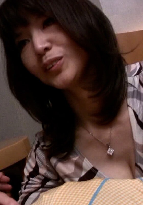 美魔女アンケートについてきたセレブ熟女が年下男性にうっかりその気になってハメ撮りSEX！ - 即ヌキ - h_1724m757g00005