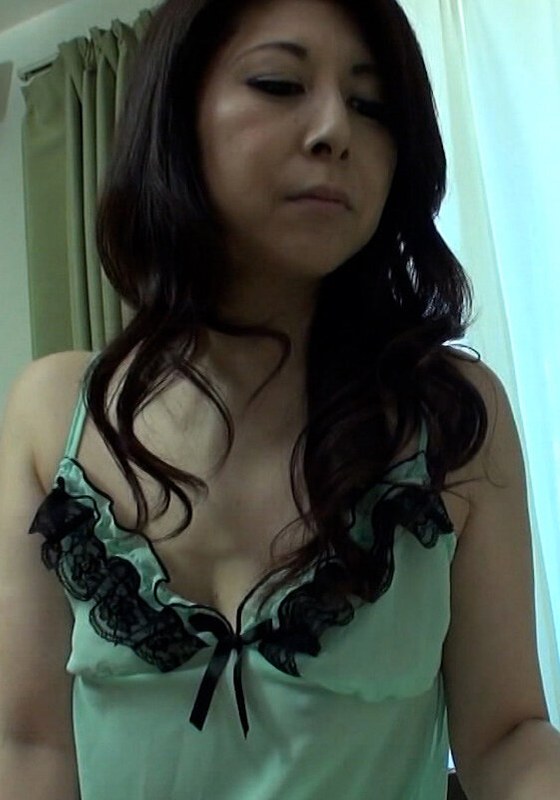 欲求不満の義母は僕の朝勃ちチ○ポをみて嬉しそうにしゃぶり挿入をせがむ淫乱ビッチでした！ - 即ヌキ - h_1724m764g00005