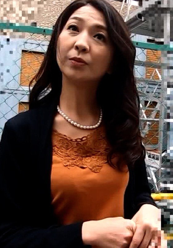 ワインの試飲と誘い込まれた清楚系セレブ熟女！ワインの傍らの大人のおもちゃに興味深々トイレでバイブオナニー！ - 即ヌキ - h_1724m772g00006