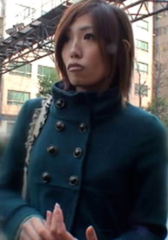 高身長モデル体型の奥様をインタビューに協力をと誘い込みエロ質問！？旦那さんとの営みは3か月に1回位とちょっと欲求不満！？なし崩し的にボディタッチで感じてしまう敏感な奥様と3P中出しSEX - 即ヌキ - h_1724m772g00010
