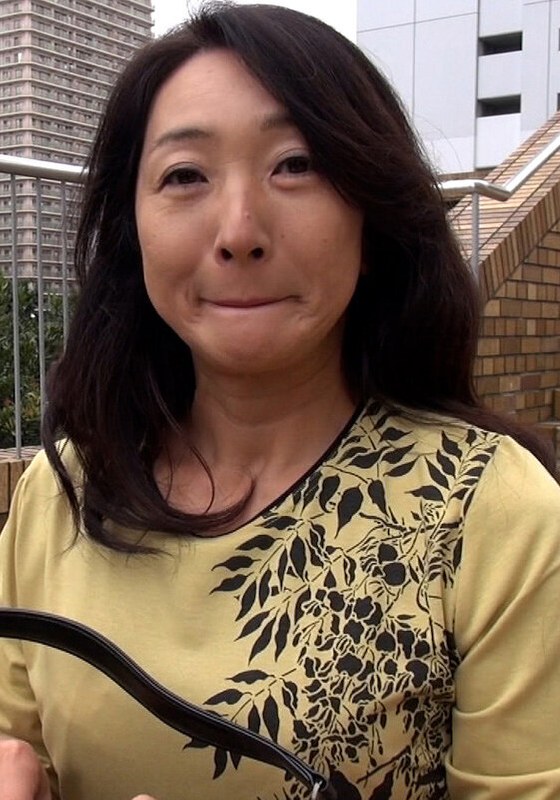 旦那以外の他の男性としてみたいと性欲旺盛な清楚系熟女奥様がAV出演！控えめ熟女の人生初浮気SEX - 即ヌキ - h_1724m784g00001