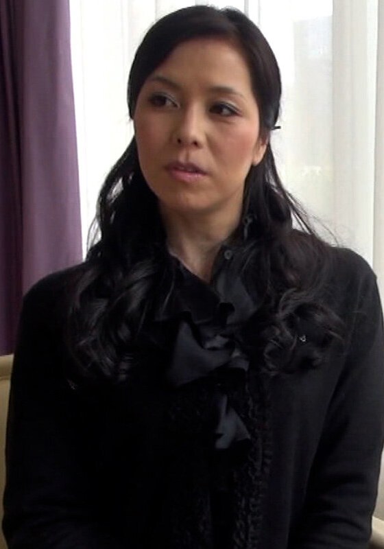 街で見かけた母娘に声を掛け番組撮影と宿泊付きロケにご協力頂き、宿泊先の旅館で深夜、娘の横でお母さんは声を●して快楽SEX！ - 即ヌキ - h_1724m803g00010