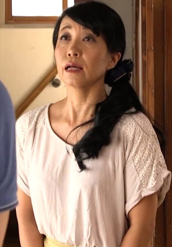 ミニスカ―トから覗く股間がエロい熟女…敏感になったカラダは快楽堕ちの本能丸出し中出しSEXにイキまくる！！ - 即ヌキ - h_1724m805g00011