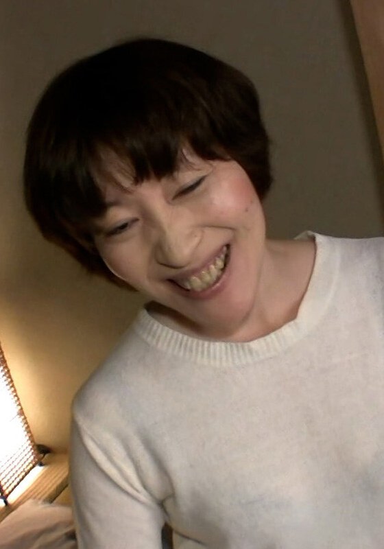 旦那が単身赴任で性欲が抑えきれず決意のAV出演！結婚27年目のショートヘアーで清楚な熟女が淫乱女へと豹変！ - 即ヌキ - h_1724m806g00006