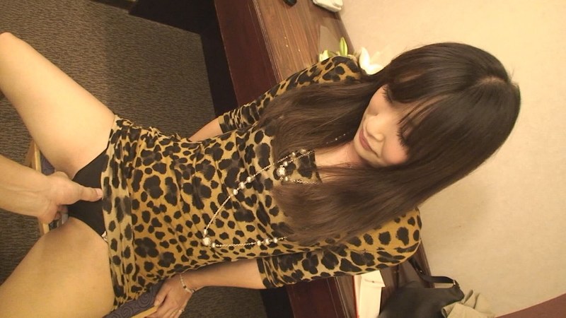 謝礼に釣られてやってきたギャル系美人妻は、バイブをアソコに入れたまま男のモノにしゃぶりつく！ - 即ヌキ - h_1724m991b00003